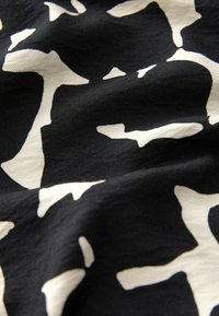 Next REGULAR FIT - LONG SLEEVES - Skjortklänning - black white geo print