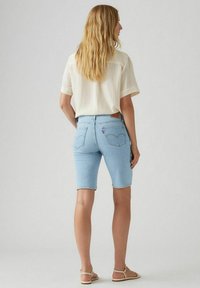 Levi's® SHAPING BERMUDA SHORTS - Farkkushortsit - double duty short
