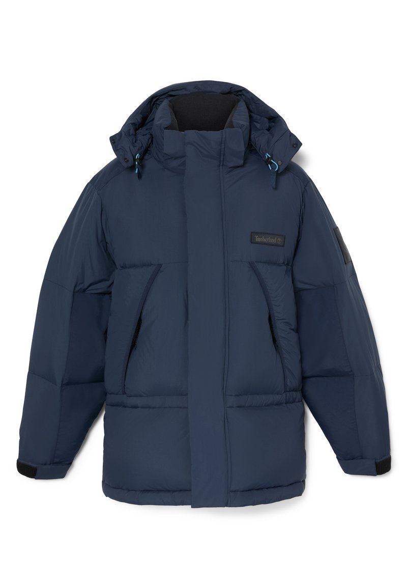 Granatowa, ocieplana kurtka zimowa z wysokim kołnierzem, kapturem, kieszeniami bocznymi na zamek i naszywką z logo Timberland na klatce piersiowej.