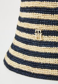 Thumbnail Image 4