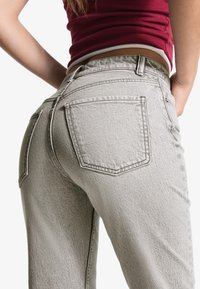 Bershka Traperice uskog kroja - grey