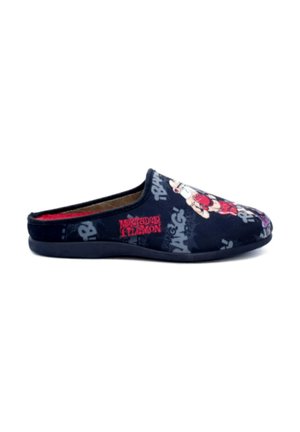 Zapatilla deslizable de color azul marino con forro interior rojo, que presenta un personaje de dibujos animados boxeador y el texto "Mortadelo y Filemón" en la tela.