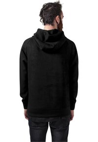 Mustat fleece-hupparit, joissa on naruhuppu, rosoiset hihansuut ja helma. Pehmeä rakenne, jossa on tasainen pinta, suunniteltu mukavuutta ja lämpöä varten.