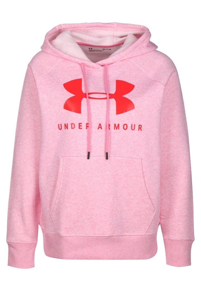 Hoodie rose en tissu doux avec une poche kangourou avant, featuring un grand logo Under Armour rouge et des cordons à la capuche.