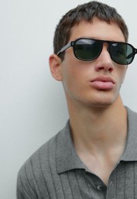 Thumbnail Image 4