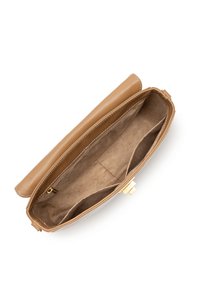 Borsa a tracolla in pelle color cuoio vista dall'alto, con una finitura liscia, scomparti interni e chiusura con clasp in tonalità oro.