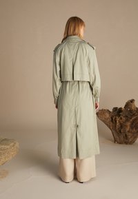 Zign Studio TENCEL ™ 2-IN-1 TRENCHCOAT - Summer jacket - light green