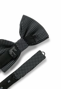 Schwarze Fliege aus Seide und Polyester mit geometrischem Muster und kleinen weißen Quadraten. Inklusive verstellbarem Band.