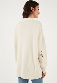 LELA Cardigan - ecru