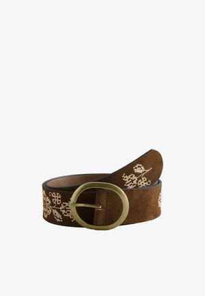 Rudas zomšos diržas su kreminiais gėlių siuvinėjimais ir ovaliu žalvario sagtimi, sulankstytas ant balto fono.