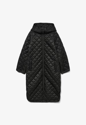 Manteau noir matelassé avec capuche, doté d'une fermeture éclair intégrale, de poches latérales et d'un design large et oversize. Fabriqué à partir d'un matériau lisse et léger.