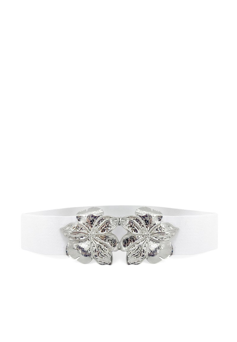 Cintura elastica bianca con due fermagli in metallo a forma di fiore, caratterizzati da texture dettagliate e una finitura lucida.