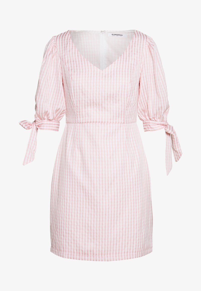 Robe courte rayée verticale rose et blanche avec des manches ballons jusqu'aux coudes nouées avec des nœuds et un décolleté en V.