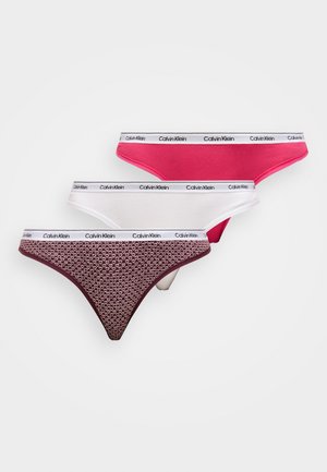 Drei Paare Calvin Klein Strings: rot, weiß und kastanienbraun mit einem Herzenmuster. Mit einem schwarzen Logo-Bund und weichem Stoff.