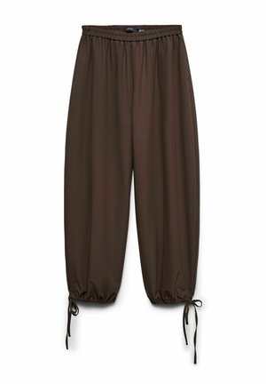 Pantalon marron à coupe ample avec taille élastique et bas de jambes réglables par cordon de serrage, en tissu léger.