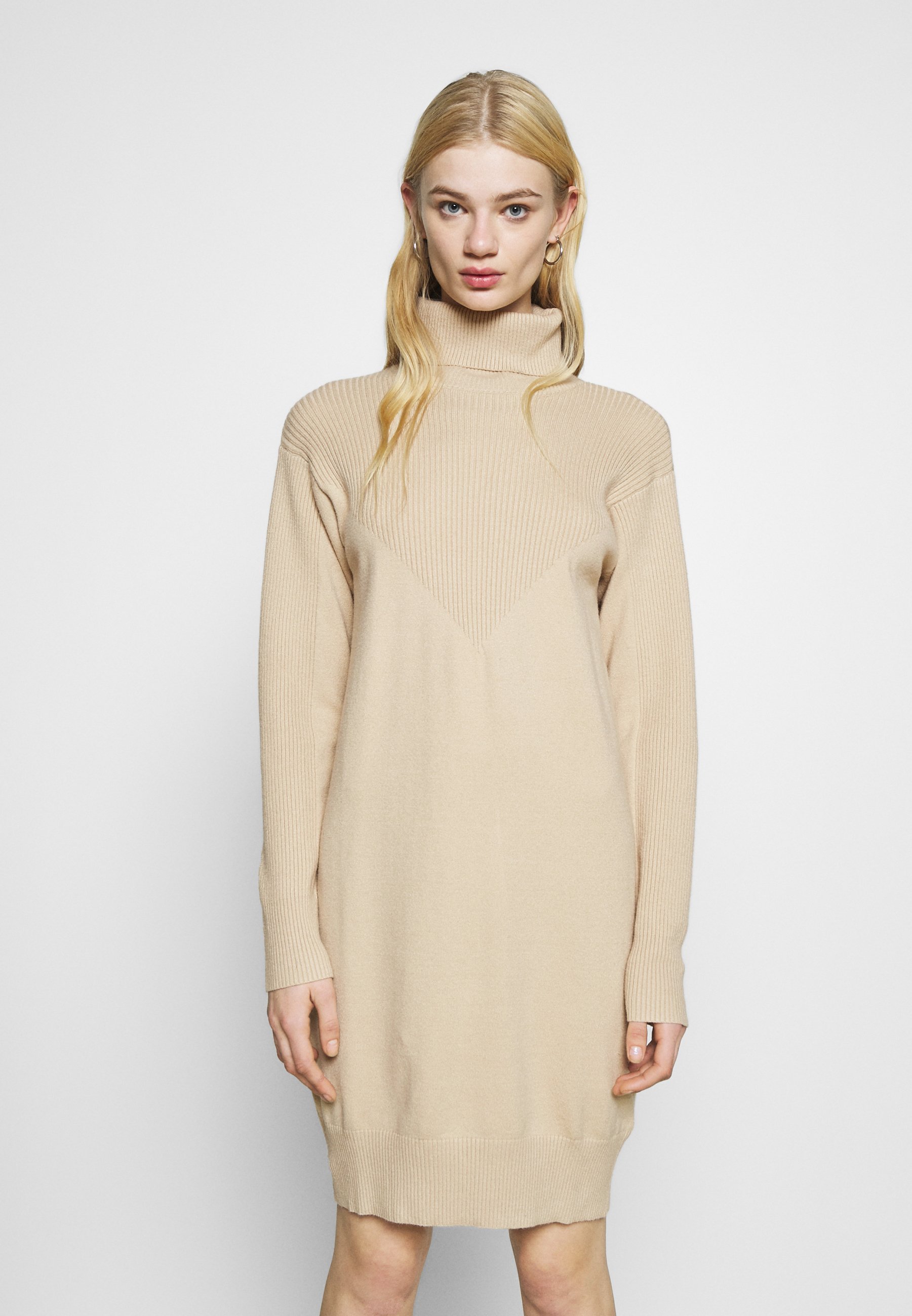 robe pull beige