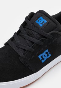 DC Shoes CRISIS 2 - Sapatilha de treino - black/blue/white