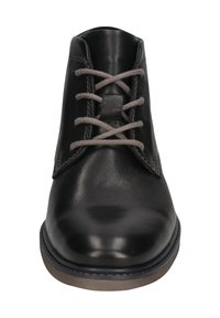 Zwarte leren enkellaarsjes met grijze veters, ronde neus en gestikte details. De zool heeft een lichte bruine accent.