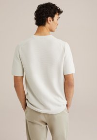 Thumbnail Image 3