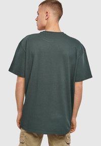 Merchcode T-shirts print - bottlegreen