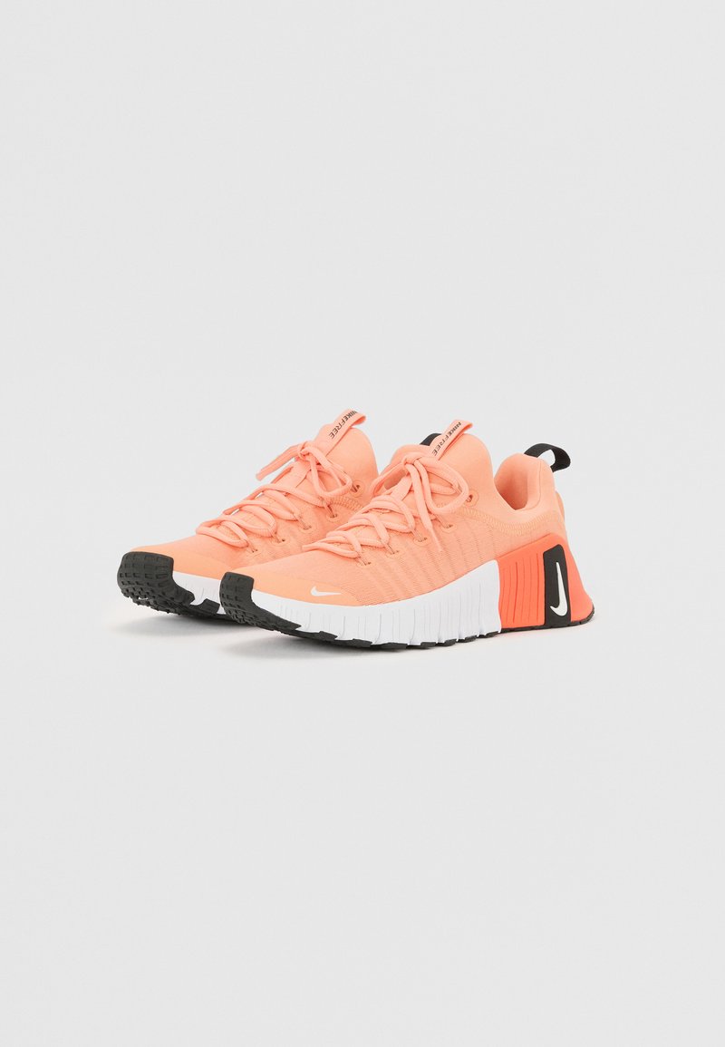 Nike Performance FREE METCON Scarpe da allenamento apricot
