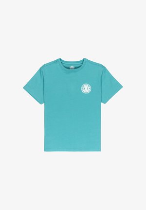 Turkos kortärmad t-shirt i bomull med rund halsringning och en liten vit grafisk logotyp på vänster bröst.