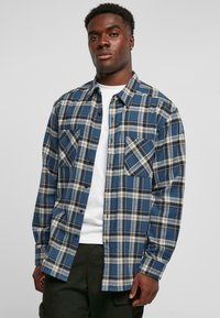 Urban Classics - HERREN - Shirt - darkblue whitesand Thumbnail Image 1