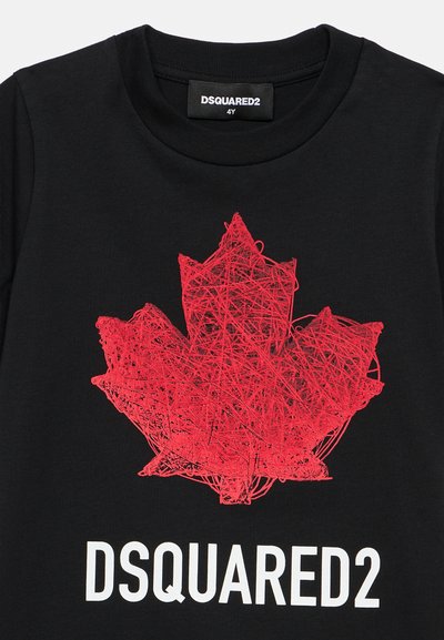 T-shirt noir avec un graphique de feuille d'érable rouge griffonnée et le texte blanc "DSQUARED2" sous le design, étiquette de taille indiquant 4 ans.