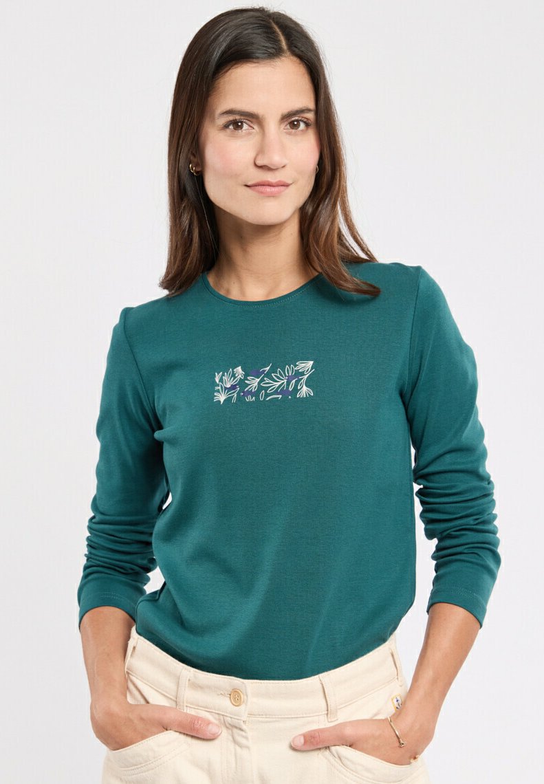 Türkisfarbiges Langarm-T-Shirt aus weichem Stoff, mit einem floralen Druckdesign in Weiß und Lila auf der Vorderseite. Lässige Passform mit rundem Halsausschnitt.