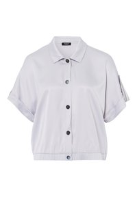 Helles graues Kurzarm-Bluse mit Kragen, ausgestattet mit einer durchgehenden Knopfleiste und elastischem Bund, gefertigt aus einem glatten, glänzenden Stoff.