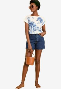 Niet geselecteerd, navy blue scenic tropical print