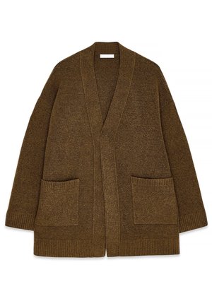Cardigan en tricot marron avec un col en V, à ouverture sur le devant, et deux poches avant. Texture douce et coupe décontractée. Manches et ourlet côtelés.