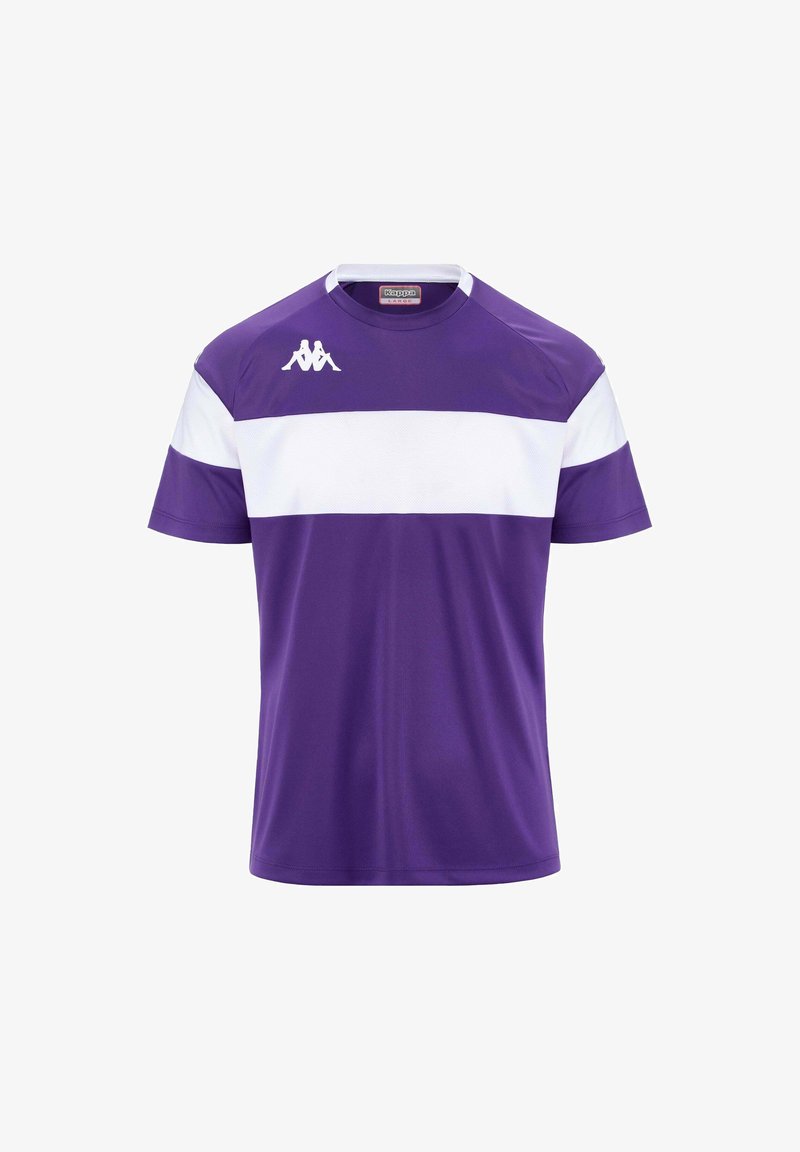 T-shirt de sport Kappa violet avec des rayures blanches sur la poitrine, manches courtes, col rond et logo sur l'épaule gauche. Texture lisse.