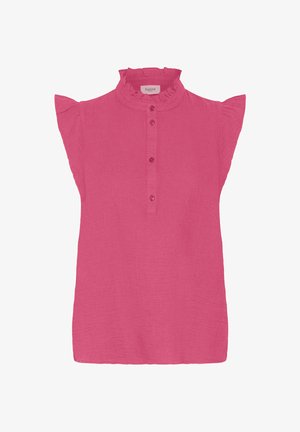 Blusa rosa sin mangas con cuello alto volante y tapeta de cuatro botones, con textura sutil y mangas ligeras con vuelo.