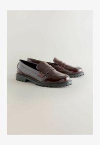 Unselected, burgundy red