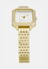 Reloj de pulsera de metal dorado con esfera rectangular blanca, marcadores dorados y pulsera de eslabones.