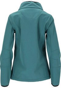 Teal softshell jack met hoge kraag, lange mouwen en platte naden. Heeft een gladde textuur en een getailleerd ontwerp.