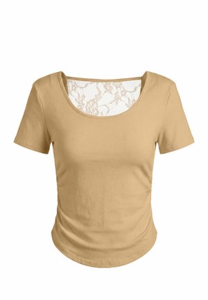 Beige aansluitend topje met korte mouwen en een ronde halslijn met een kanten inzetstuk bovenaan de borst.