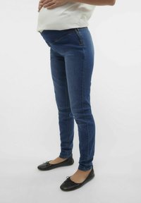 MAMALICIOUS UMSTANDS - Jeans slim fit - medium blue denim