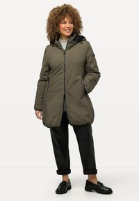 Ulla Popken HYPRAR REVERSIBLE QUILTED - Abrigo de invierno - gray green