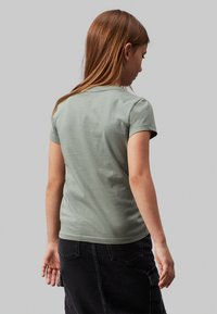 Calvin Klein Jeans MICRO MONOGRAM - Camiseta estampada - meteor green