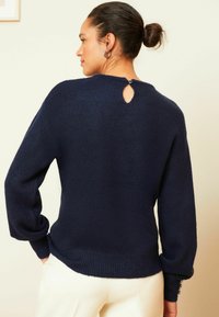 Love & Roses CREW NECK - REGULAR FIT - Pulover - navy blue