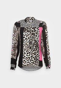 Skjorta med knappar som har blandade djurtryck i svart, vitt och rosa. Tofsig tyg med krage och långa ärmar.