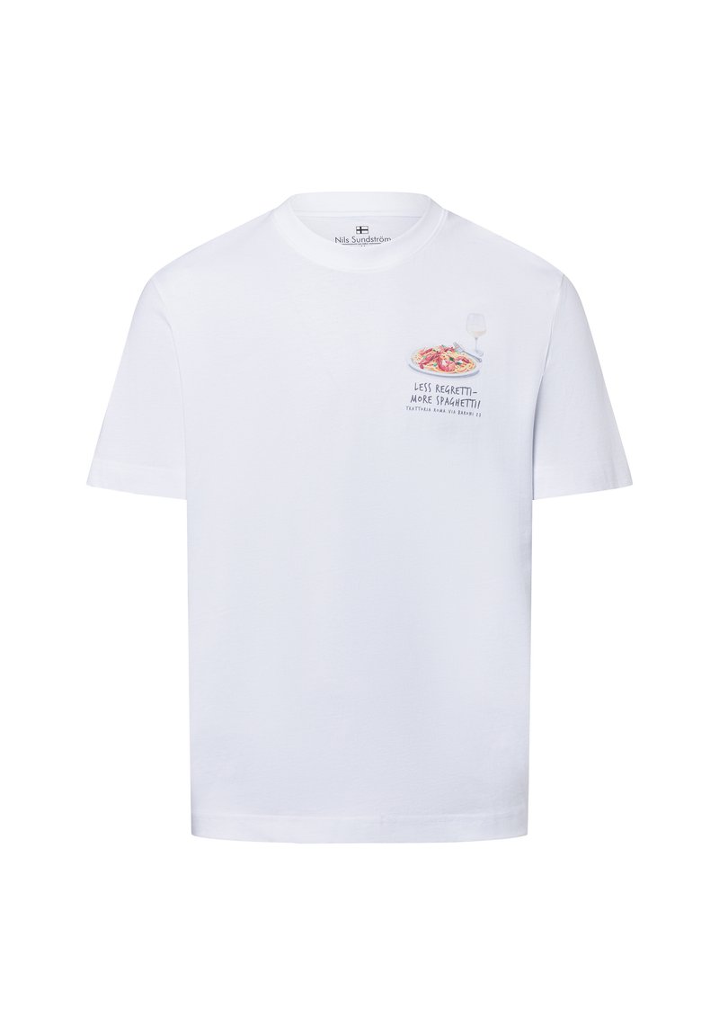Weißes Baumwoll-T-Shirt mit Rundhalsausschnitt. Auf der Vorderseite befindet sich eine Illustration von Spaghetti und einem Weinglas mit dem Text "WENIGER BEDAUERN - MEHR SPAGHETTI."