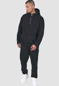 Dropsize RELAXED FIT JOGGER - Verryttelyhousut - black