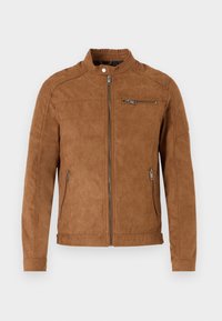 Brun faux suede-jacka med ståkrage, frontdragkedja och två sidofickor. Har en ficka på bröstet med dragkedja och sömdekorationer.