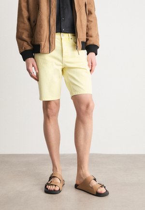 Jeans Shorts - yellow