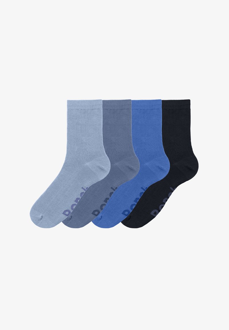 Vier Paar Socken in Hellblau, Dunkelblau, Grau und Schwarz. Mit gerippten Bündchen und glatter Textur, jeweils mit Logo-Detail.