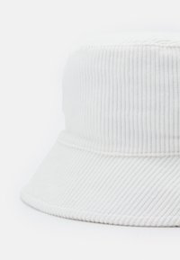 Pieces PCDOLA BUCKETHAT - Chapéu - bright white
