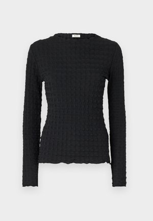 Sort langærmet top med et struktureret, bølget mønster. Tætsiddende design, rund halsudskæring, og let cropped nederste kant. Lavet af strækbart stof.